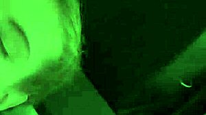 Evropská teenka si poprvé hraje s těsnou prdelkou hračkou!