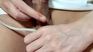 新しい10mmのサウンディングおもちゃで尿道をいじめる