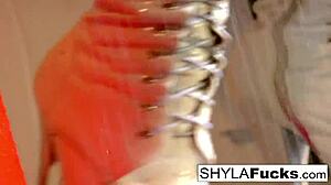 Sexy Shyla Stylez ile nadir erotik solo şovumu izlemek ister misin?