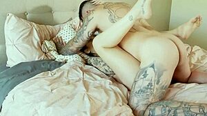 Blonda Nina Nova se culcă cu Mad Vince