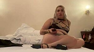 Sexy Dancing on Bed with Tiny Boudoir