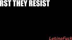 Латинские твинки получают бабки за трах на публике на скрытую камеру