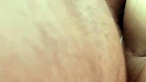 ερασιτέχνης γυναίκα δοκιμάζει έντονο αυτοκίνητο φιστίνγκ σε όλες τις τρύπες, γίνεται βρεγμένη και άγρια με milf πάθος