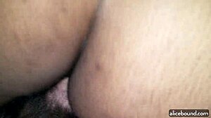 Freeuse Ebony Babe Plaatst met Natte Kut op Wilde Feest