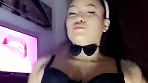 Playboy bunny, wil je mijn natte kut van dichtbij zien?