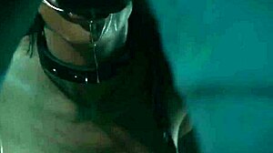 Yo, Lara vahşi futanari strap-on aksiyonuyla. O dildo ile tamamen sahip çıkıyor!