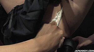 巨乳の日本娘Aoi Yukiが乱交で激しく楽しむ