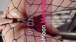 Lilu Moon sesa ogromnega pošastnega kurca za umazan oralni creampie v POV.