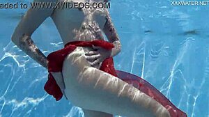 Want to see Mimi Cica's hot erotics in the swimming pool?