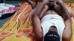 योरानिथा इंडियन कपल्स होममेड राइडिंग क्लोज-अप शेयर करती है