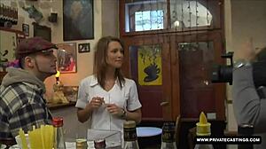 Hana első szopása kameránál olyan intenzív érzés