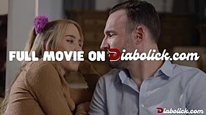 Khloe Kapri kezeli creepy mostohaapát szőke maszturbációs és doggystyle jelenetben 4