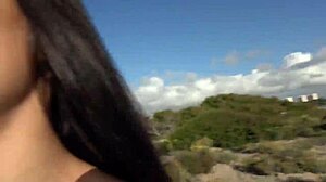 เข้าร่วมกับอลิกซา โทมัส สำหรับการผ่อนคลายเซ็กซี่ที่ชายหาด