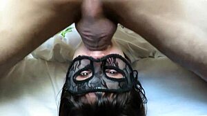 Nerdy College Pige Får Sløset Deepthroat Creampie