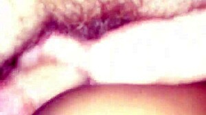 Sexy černoška bere ten tvrdý péro hluboko