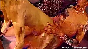 Samimi sert seks eski sevgilileri sapkın Avrupa fantezisinde birleştiriyor