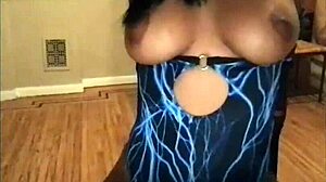 Sexy ebony babe on webcam, what are you waiting for?