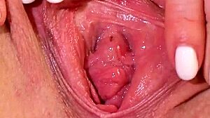 Famous model caught masturbating during her workout 😏