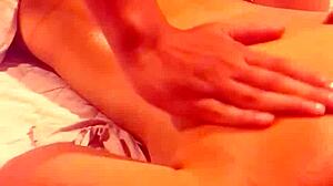 홈메이드 마사지 세션, 호텔에서 쓰리섬으로 변해!