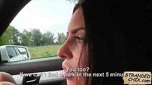 Verdorie, hete 18+ Kira Queen neukt voor een ritje!