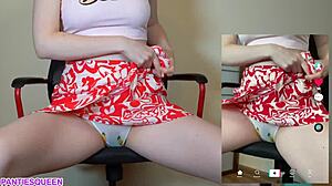 Remaja TikTok 18+ Kedip Memek Botak saat Livestream Upskirt