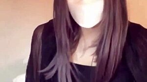 可愛い日本のレディーボーイがホテルでオナニー