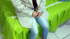 Hej, vydatá šlapka chytená pri podvádzaní na ulici, pozri následky!