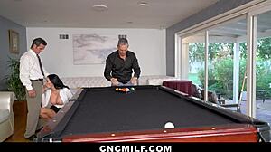 الأثرياء الأشرار يسيطرون على مساعدة ميلف حرة الاستخدام للرغبات المنحرفة