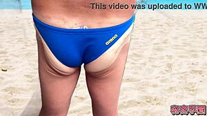 Videli ste už vtáky vyskočiť z plaviek pri masturbácii na pláži?