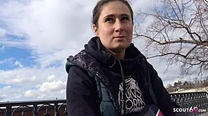 Κατακλυσμένος από επιθυμία καθώς ο Γερμανός scout μαζεύει την πραγματική κοπέλα Lara Fox για έντονη γεμάτη σπέρμα συνάντηση casting μοντέλου