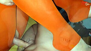 Madrasta de meia-calça enlouquece enteado com fetiche por pés