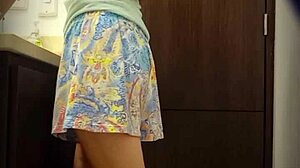 Spy cam cattura una studentessa argentina che fa pipì