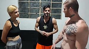 Приятелката на Кармона си даде дупето жестоко набивано!