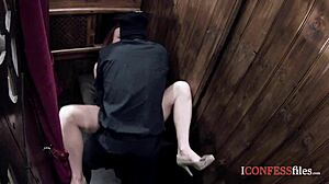 Kızıl milf Faye Rampton, ateşli sakso seansında çılgın sırlarını itiraf ediyor