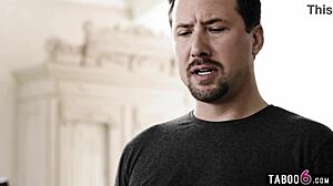 Keira Croft inspirada por libros eróticos de compañeros de cuarto