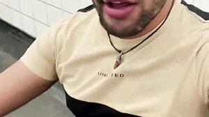 建設労働者が公衆トイレで射精するまでフェラされる