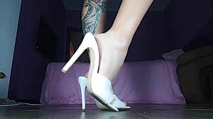 Have you seen these sexy feet? They're perfect for a russian scene.