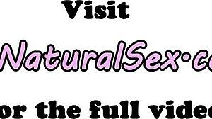 Glamouröse Schönheit hart durchgenommen in leidenschaftlicher Cowgirl-Position