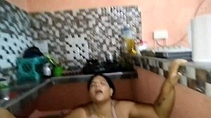 เมียอ้วนรับควยใหญ่ในครัว