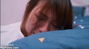 แฟนสาวจีนกลายเป็นของเล่นเซ็กส์เพื่อช่วยแฟนหนุ่ม—เย็ดกันแรงๆ!