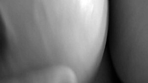 वीर्य का जादू - चूचियों पर झड़ना