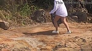 Sexo na praia pública com brasileira de 18+ foi interrompido... tão selvagem