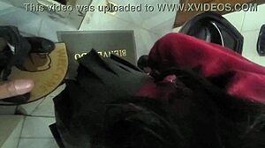 ラティーナ友達とバスルームでバンギング中