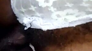 Denne husmor med sort trusser frister altid til at komme og smage hendes fisse, jeg gjorde det