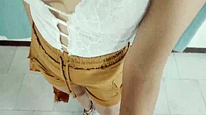 Alışveriş merkezinde buluşma sevimli Latin bakıcıyla vahşi sikişe dönüyor