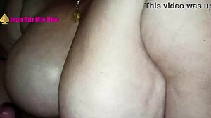 الثور الشاب ينك الـBBW كبيرة الثديين لاتينية MILF في مقطورة ساخنة الجزء 3