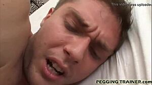 君は私のトップ奴隷、きついアナルにペギング