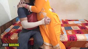 Bhabhi Punjabi menang taruhan, jerit saat chudai liar!