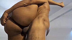 חניף מזיין אישה בנגלית חרמנית אדורי כל הלילה בחדר שינה