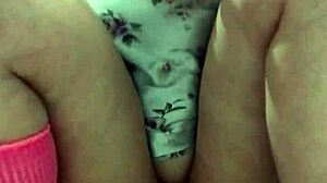 a loira despede-se de 2023 sentando gostoso e rompendo o anus novo com prazer.